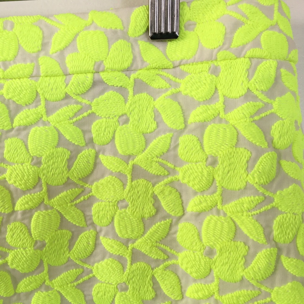 J. CREW BRIGHT YELLOW EMBROIDERED MINI SKIRT WOMENS SIZE 6 - Picture 4 of 15